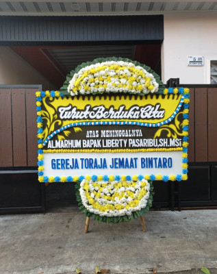 Papan Bunga Duka di Teluk Pandan