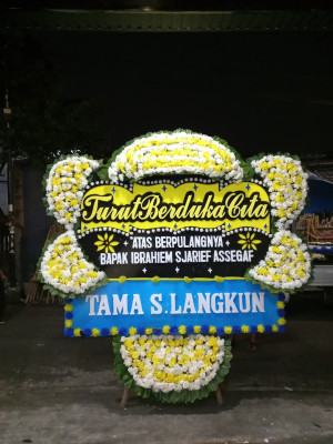Papan Bunga Duka di Teluk Pandan